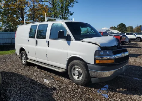 2018 Chevrolet Express G2500 из США, поврежденный, VIN 1GCWGAFG6J1908660